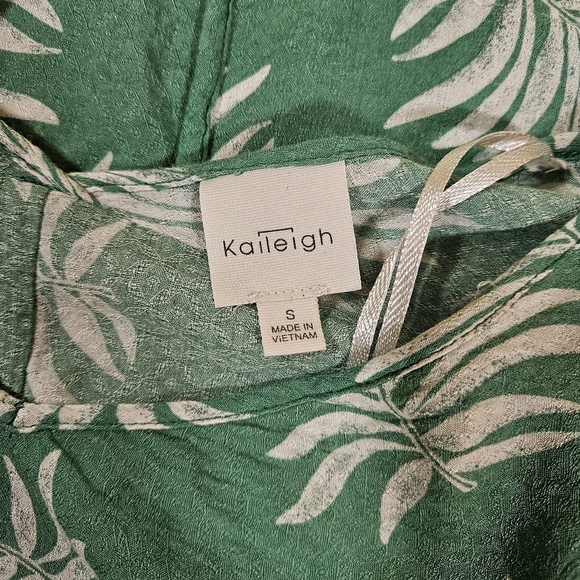 Kaileigh V Neck Short Sleeve Blouse, Green/ With White Leaves, Small - Picture 6 of 8
